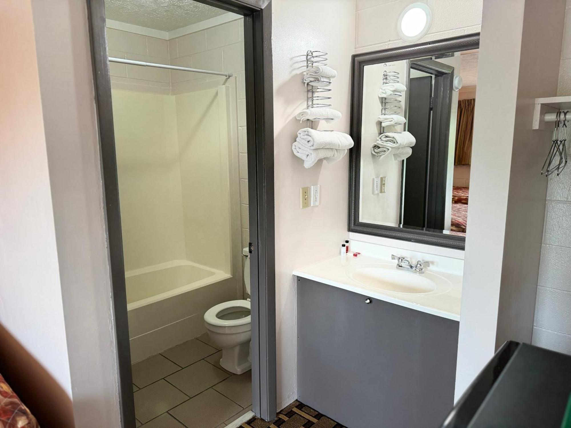 Economy Inn Crossville Eksteriør bilde